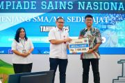 Gubernur Jatim beri bonus peraih medali OSN 2025