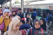 KAI Daop 3 Cirebon catat lonjakan jumlah penumpang jelang tahun baru