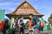 Indonesia shuts Rinjani trails early 2026 amid rainy season risks