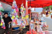 Terompet dan kembang api di Pasar Gembrong sepi pembeli