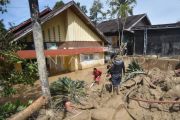 Dampak banjir bandang susulan di Maninjau