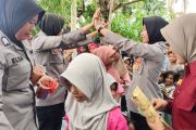 Tim Polres Lhokseumawe hibur anak korban bencana di pengungsian&nbsp;