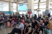 Calon penumpang padati Terminal Pulo Gebang jelang Nataru