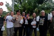 Cegah bencana, Polres Bogor bagikan seribu bibit pohon saat ops lilin