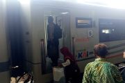 Kereta api masih jadi pilihan utama warga di libur akhir tahun