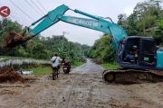PT HKI kerahkan puluhan alat berat buka jalan Padang-Bukittinggi