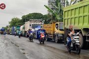 Jelang pembatasan truk, jalur menuju Pelabuhan BBJ dipadati kendaraan