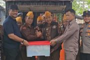 LVRI serahkan bantuan sandang bagi veteran korban banjir di Aceh