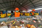 Sudin LH Jaksel angkut 14,5 ton sampah tahun baru untuk dipilah