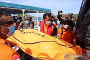 Kemarin, pencarian korban di Labuan Bajo diteruskan dan gempa Aceh