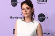 Kristen Stewart tengah mempertimbangkan untuk pindah dari AS
