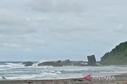 Gelombang tinggi berpotensi terjadi di perairan selatan Jateng