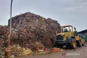 Sudin LH Jaktim targetkan lima hari atasi lonjakan sampah Kramat Jati