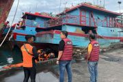 Petugas gabungan masih cari ABK yang tenggelam di Muara Baru