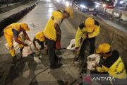 40 lubang di Jalan Layang Pesing Jakbar selesai ditambal