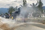 Polres Aceh Selatan gunakan mobil penyemprot air bersihkan debu banjir