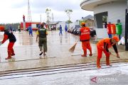 Jelang peresmian, ratusan personel bersihkan Waduk Giri Kencana Jaktim