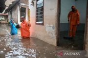 Banjir rendam 6 RT dan 4 ruas jalan di Jakarta akibat hujan deras