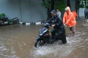 282 warga Jakut mengungsi akibat banjir