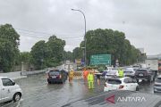 Masih tergenang, polisi sebut tol arah Bandara Soetta tersendat