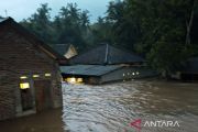 Empat kabupaten di NTB dilanda banjir dan angin kencang