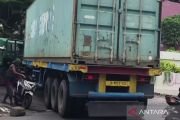 Polisi usut truk kontainer yang lintasi jalan permukiman di Kalideres