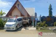 Polisi buru pelaku penikaman IRT di depan Gereja Santo Bernardus Aimas Sorong
