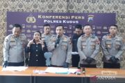 Polres Kudus rutin patroli di rumah warga yang terdampak banjir