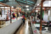 Pedagang daging di Pasar Gondangdia tak berjualan imbas harga tinggi