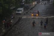 Banjir Jakarta, Transjakarta berhenti operasi di tiga area