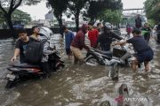 Hujan sangat lebat berpotensi guyur Jakarta hingga 24 Januari 2026