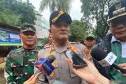 Kapolres Jaksel bantu evakuasi warga terdampak banjir di Pondok Karya
