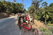 Ratusan prajurit TNI bantu penyintas longsor di Kecamatan Adiankoting