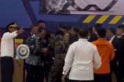 Menteri KKP Pingsan Saat Penghormatan Korban Kecelakaan Pesawat ATR