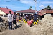 Warga Maninjau Agam terbantu kehadiran Polri bersihkan material banjir