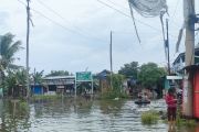 Sejumlah perumahan di Tambun Sungai Angke Bekasi dikepung banjir