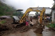 Pemkab Batang mempercepat penanganan akses jalan dua lokasi longsor