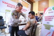 Bidokkes Polda Aceh vaksinasi personel terlibat pemulihan pascabencana