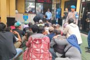 Satpol PP Jakbar jaring puluhan "Pak Ogah" di Cengkareng