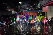 Imbas banjir, lalu lintas Jalan DI Panjaitan macet pada Kamis malam