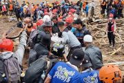 Tim SAR kembali evakuasi dua kantong jenazah korban longsor Cisarua