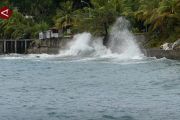 BMKG imbau warga pesisir waspadai gelombang tinggi di perairan Maluku