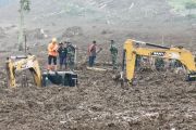 Jumlah korban longsor Cisarua bertambah, Tim SAR gunakan alat berat