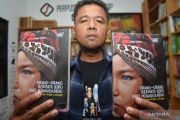 Pewarta foto ANTARA rilis buku berjudul "Orang -Orang Bermata biru dari Minangkabau"