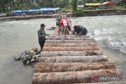 Pembangunan jembatan darurat di Padang Pariaman terus dikebut