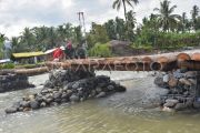 Kelanjutan pembangunan jembatan darurat di Padang Pariaman