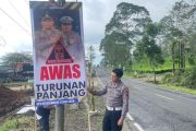 Satlantas Polres Wonosobo pasang banner imbauan keselamatan di jalur rawan laka