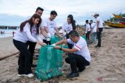 BRI peduli ajak masyarakat bersihkan pantai di Kedonganan Bali