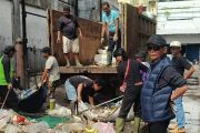 Tumpukan sampah di PPM Sampit akhirnya dibersihkan