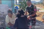 Dokter dan nakes TNI keliling ke rumah layani warga terdampak bencana